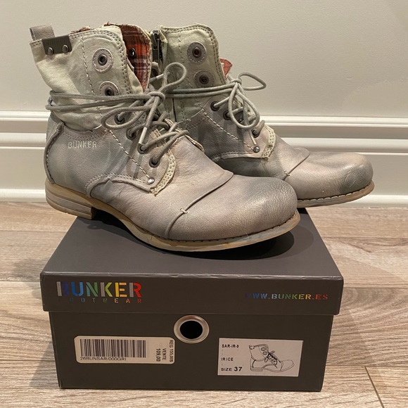 Bunker Footwear Women’s Grey Leather Ankle Bootie w/Orange Plaid Lining Size: 7 - Picture 1 of 8